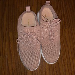 Aldo trendy sneaker in rose gold size 8